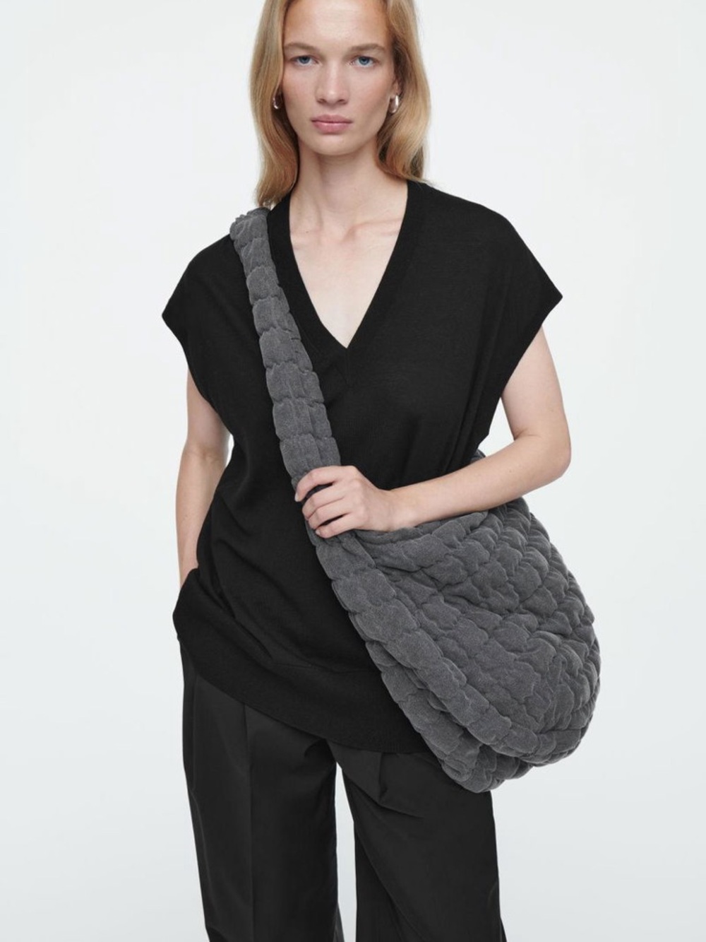 Cos Oversized Quilted Crossbody - Picture 4 of 9